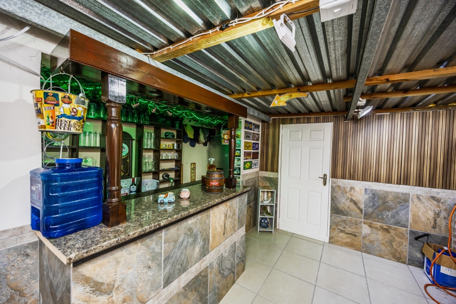 3 Bedroom Property for Sale in Sunnyridge Eastern Cape